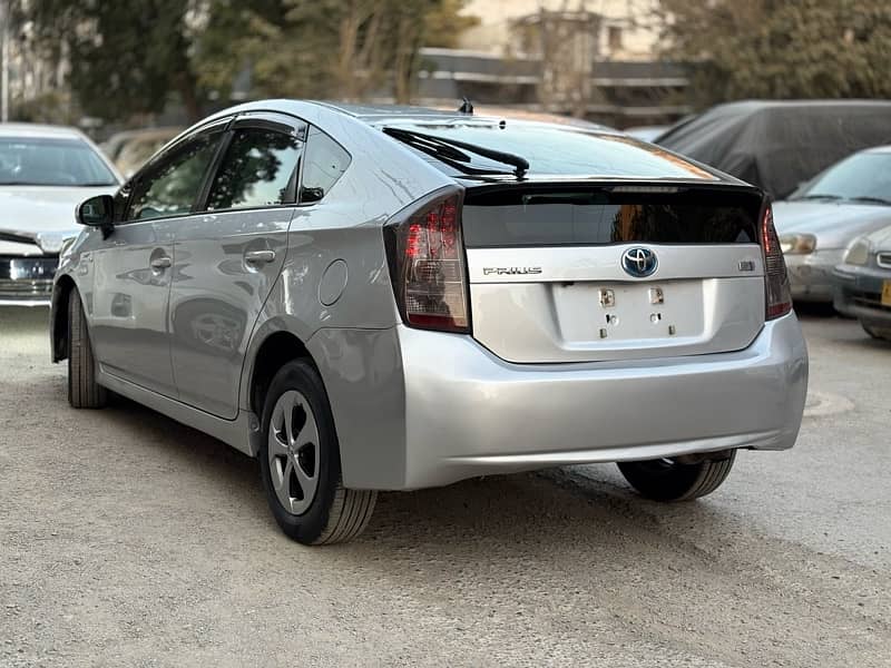 Toyota Prius 2011/2015 s touring 3