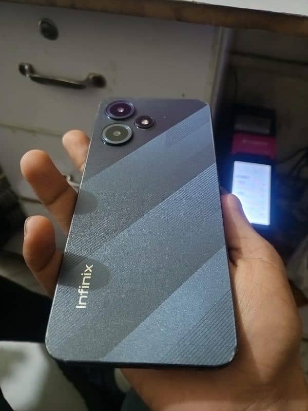 infinix hot 30 play with box 4+4 64gb exchange with iphone 0