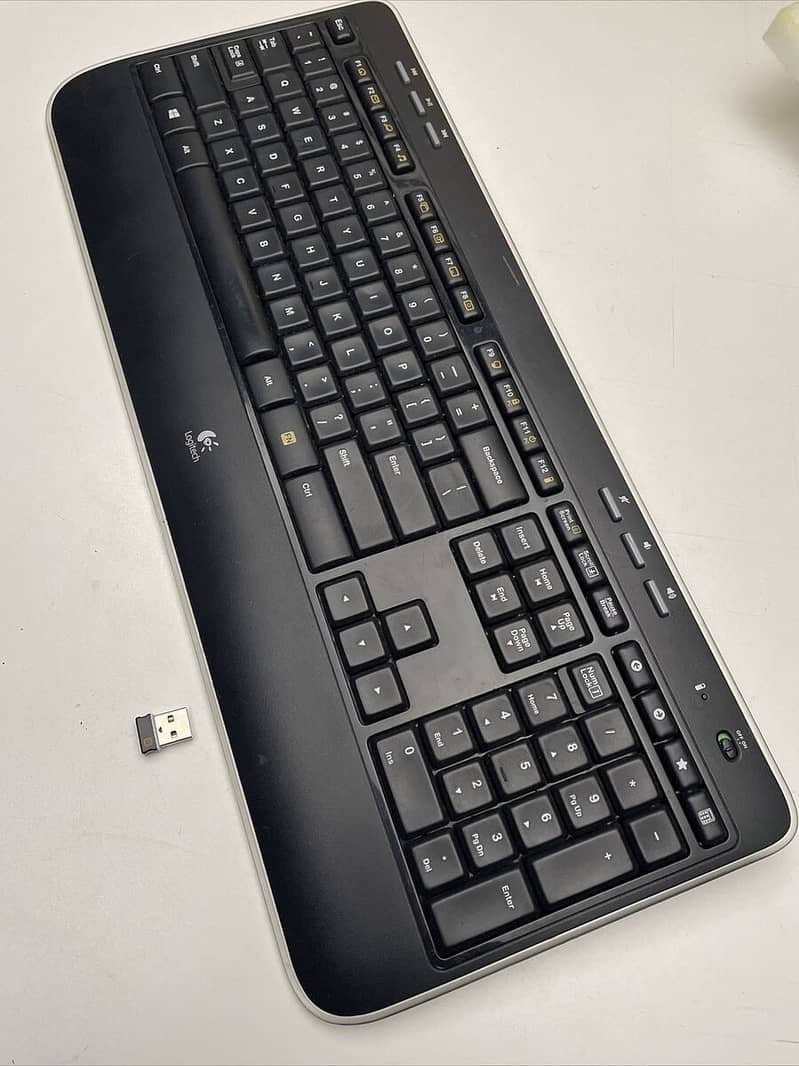 Logitech Wireless Keyboard & Performance MX Mouse 0