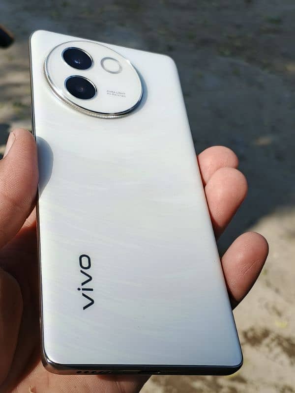 Vivo V30e 3