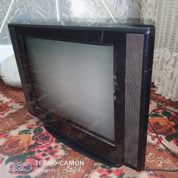 Samsung original. Flate screen 24 inches T. V 8