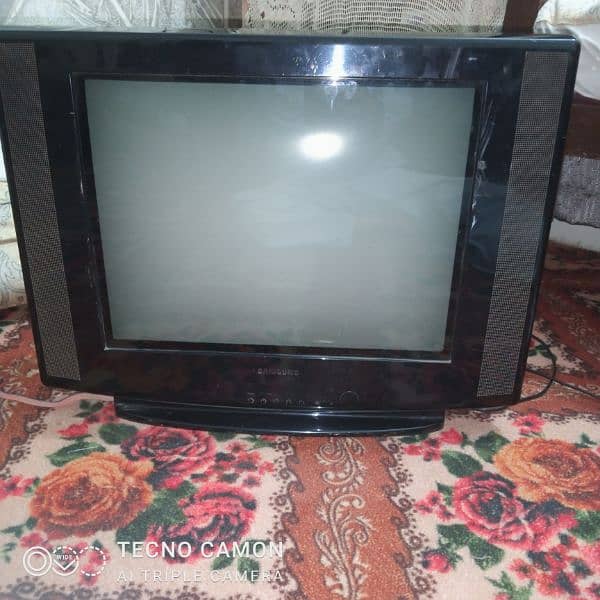 Samsung original. Flate screen 24 inches T. V 11