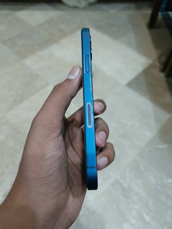IPHONE 12 10/10 with Charger 4