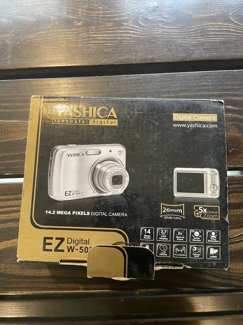 Yashica EZ W-503 in 9/10 Condition with Box 1