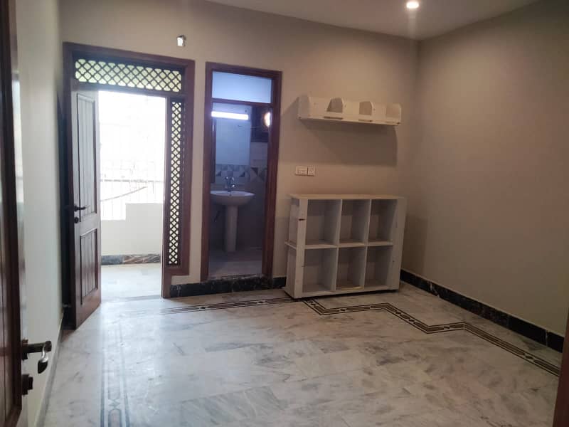 defence flat for rent full floor three side corner 13