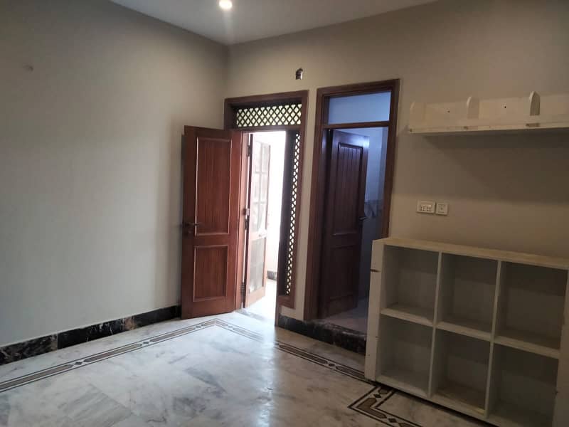 defence flat for rent full floor three side corner 16