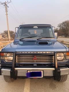 Mitsubishi Pajero 1990