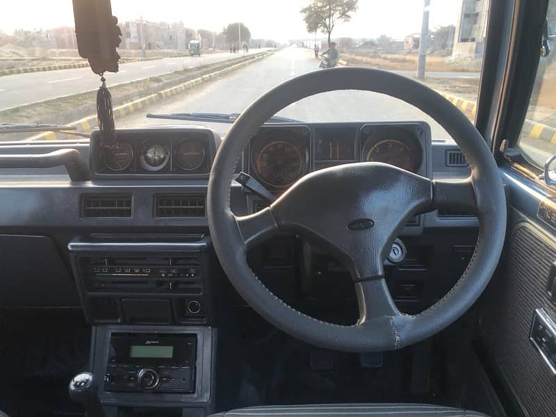 Mitsubishi Pajero 1990 7