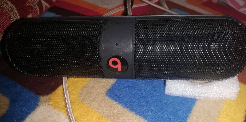 Beats pill, portable speaker, smart look, Bluetooth n audio jack 1