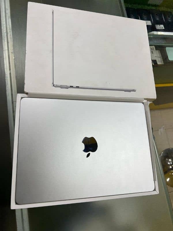 MacBook M3 air 2024 16/512 14 inches 1