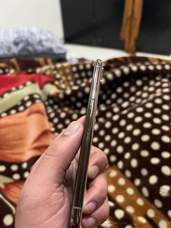 iphone xs Dual pta apprve 64gb goldan 4