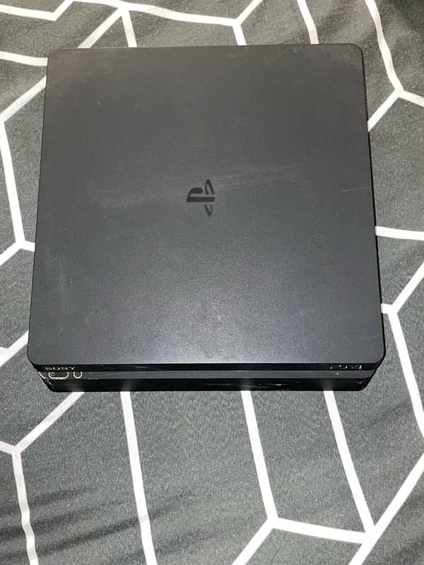 ps4 slim with box  + 2 original controllers 7