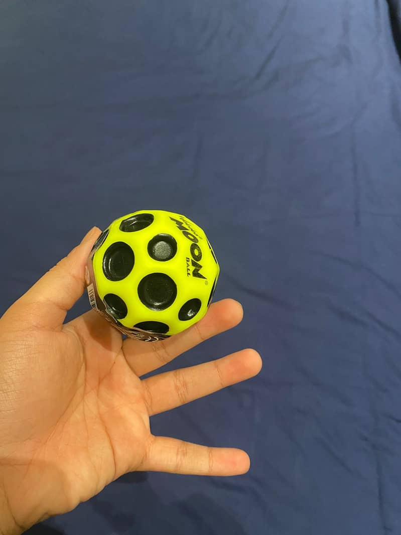 Moonball (Bounciest Bouncy Ball) 4