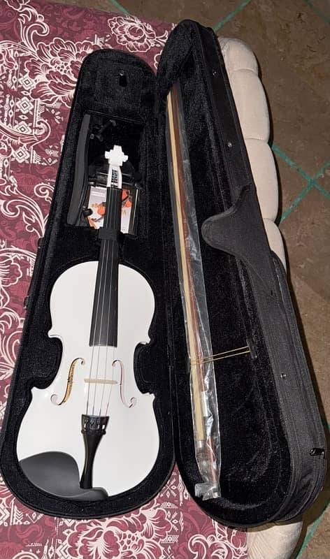 violin white 4/4 1