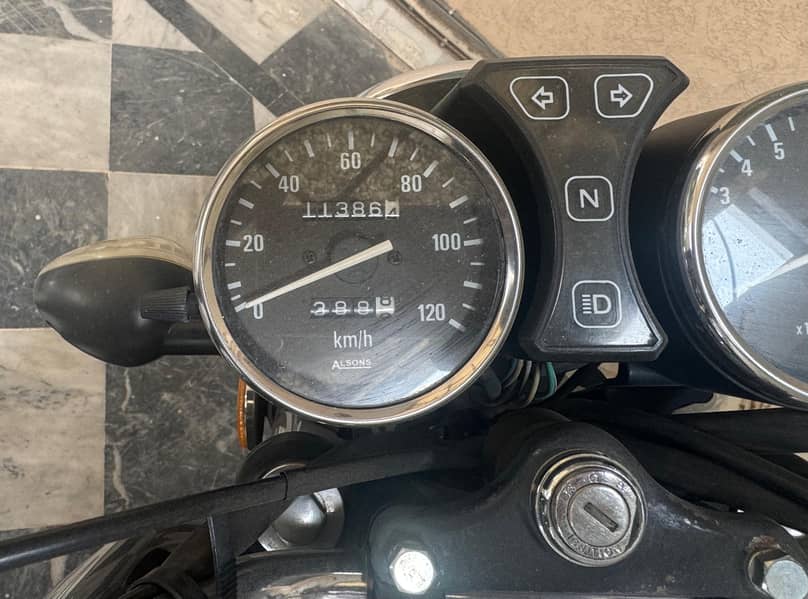 Suzuki GS 150 SE 2022 4