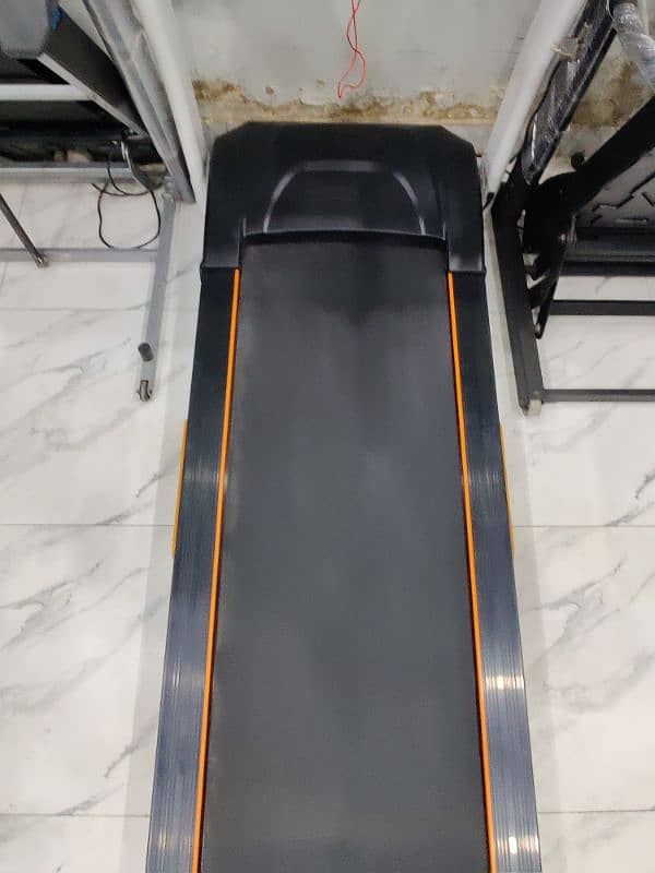 Slimline treadmill heavy duty 150kg suported automatic incline decline 3