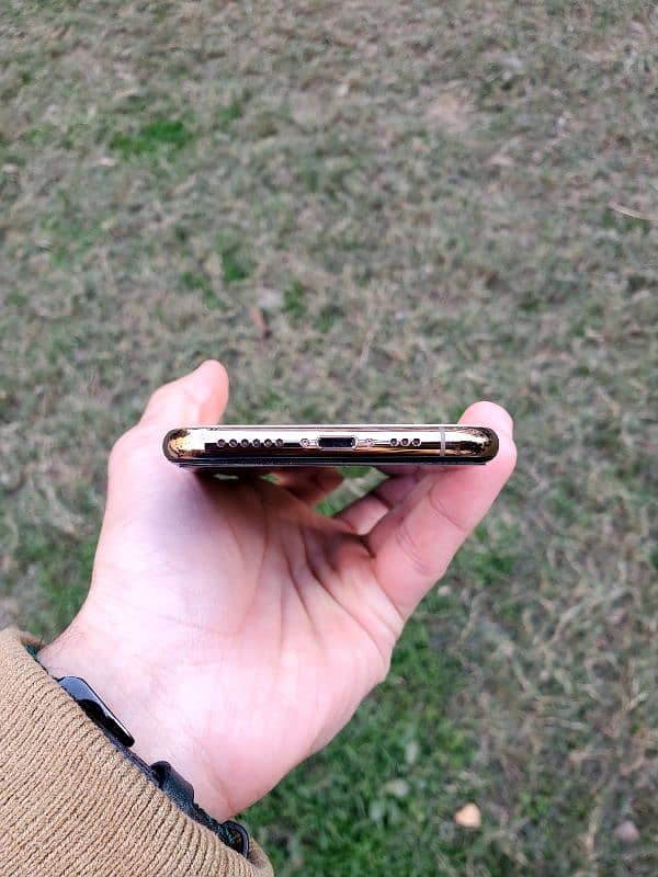 Iphone Xs Non-Pta 64 GB Gold 4