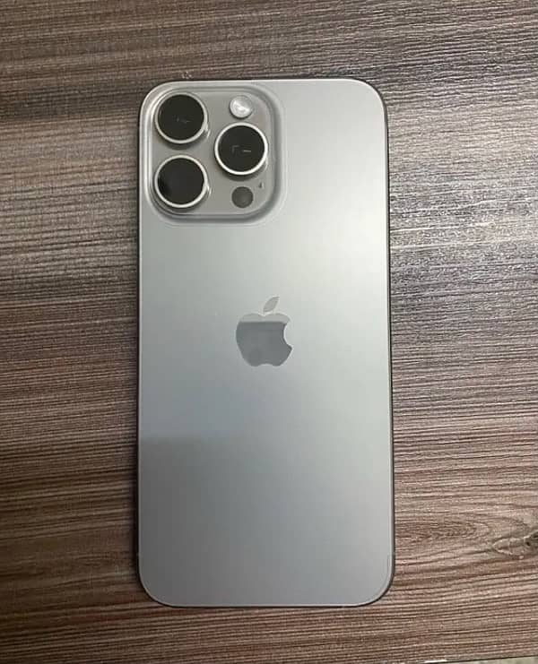 iPhone 15 pro max 1tb 4