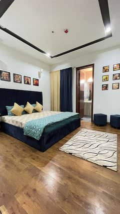 1 BED FURNISHED PAR DAY WEEKLY MONTHLY FOR RANT IN GULBERG GREEN