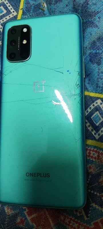 one plus 8t 12 /256 non Pta back crack ga aik line aur aik dot baki ok 0