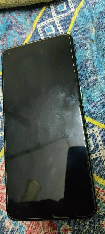 one plus 8t 12 /256 non Pta back crack ga aik line aur aik dot baki ok 2