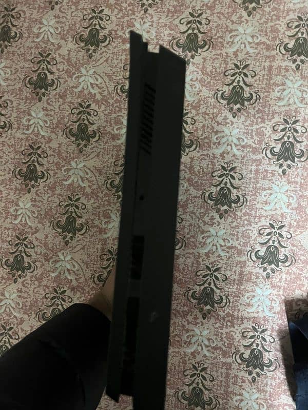 Ps4 slim 1