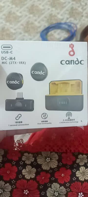 Candc DC-M4 Wireless 2 Microphones {BOX PACK} 0