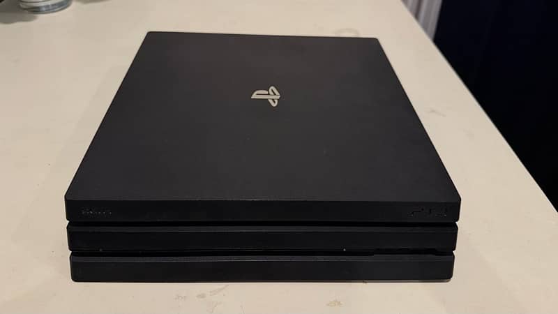 PlayStation 4 Pro 1 TB 3