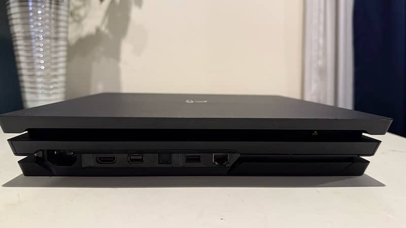 PlayStation 4 Pro 1 TB 6