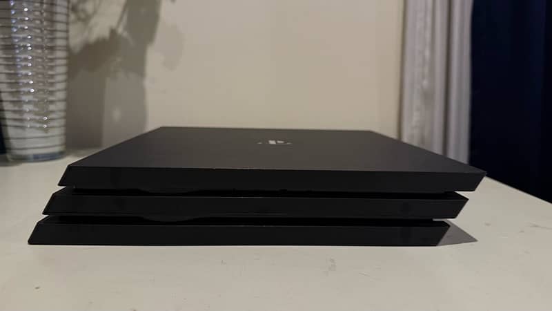 PlayStation 4 Pro 1 TB 7