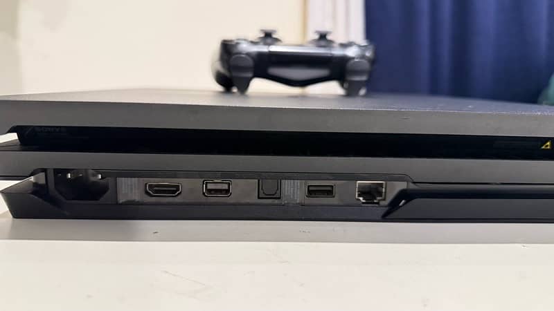 PlayStation 4 Pro 1 TB 11