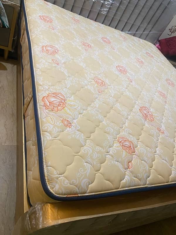 spring double king size mattress just like new 4