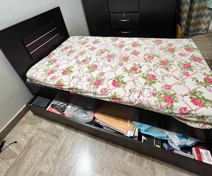 Single bed with under drawer 1