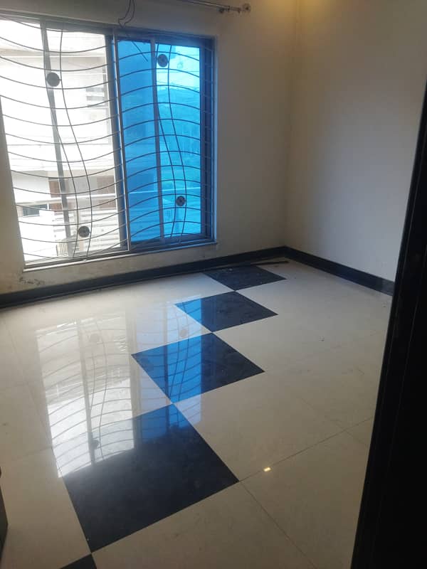 10 marla lower portion available for rent in shadaab garden main ferozpur road Lahore 23