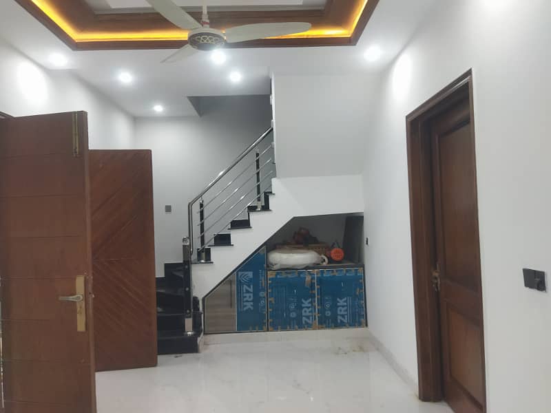 10 marla lower portion available for rent in shadaab garden main ferozpur road Lahore 37