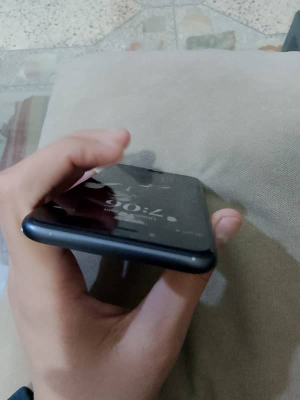 iPhone 8 non pta 10/10 condition 4