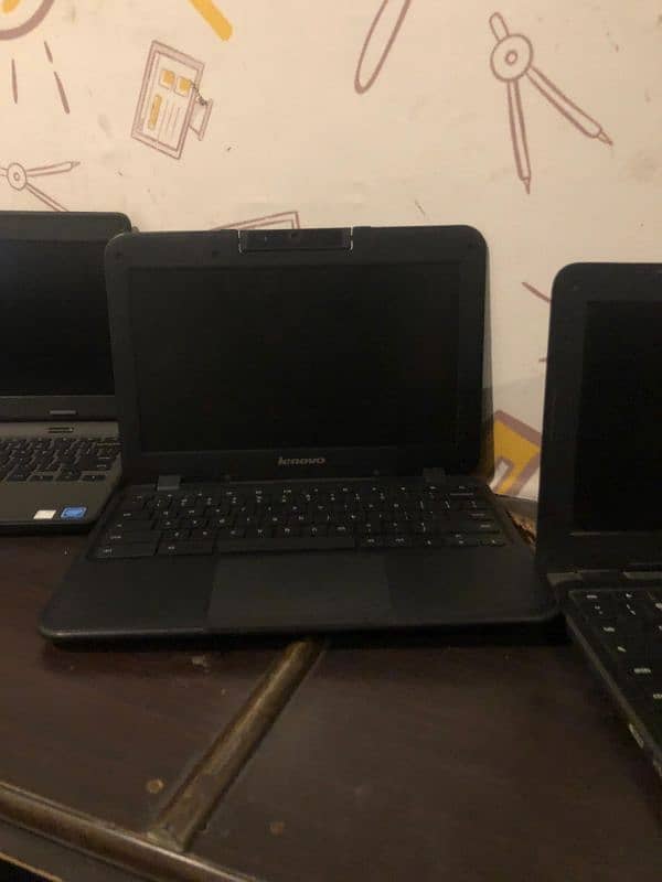 8 Chrome books 4x32 2