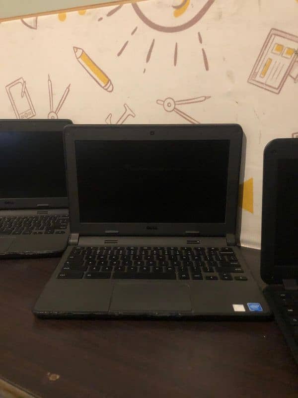 8 Chrome books 4x32 4