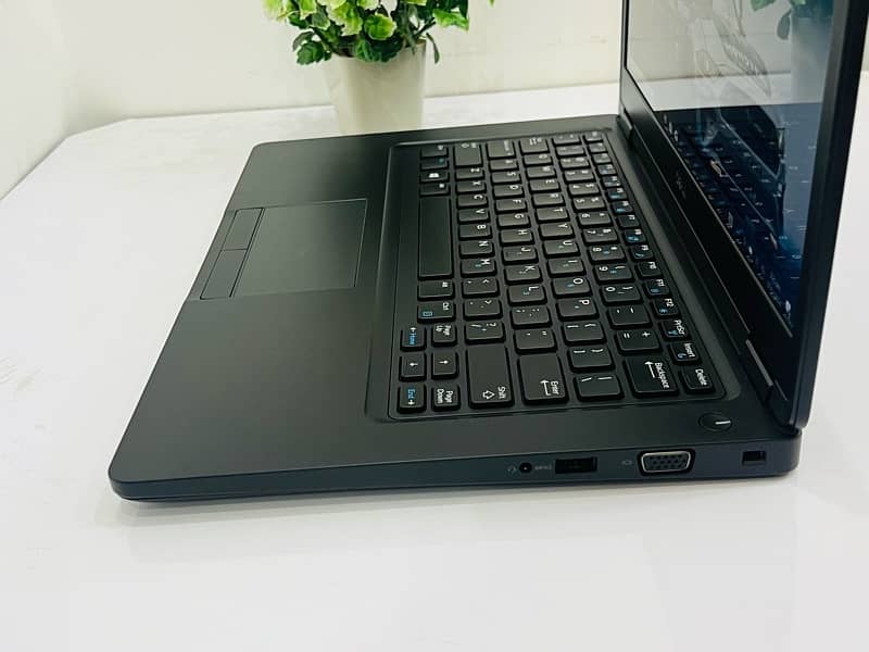 dell 5491 core i5 8th gen- H processor 2.30Ghz -Quard core- FHD 1080p 2