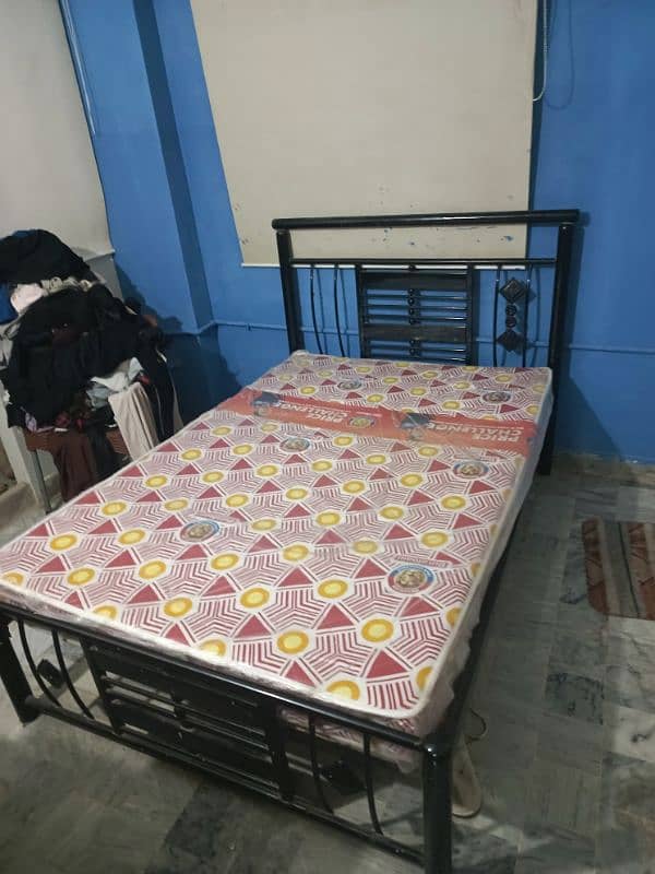 Iron bed 4Ft by 6ft with form 1