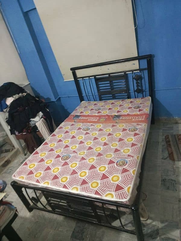 Iron bed 4Ft by 6ft with form 2