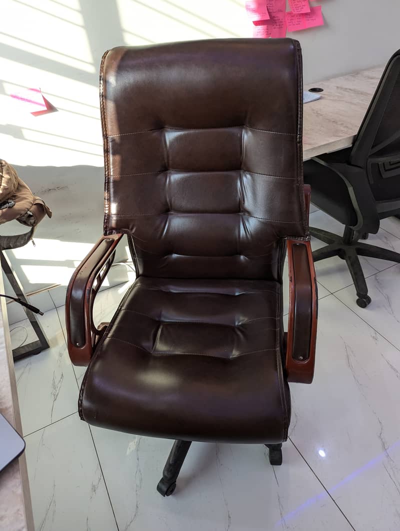 Executive Revolving Office Work Chair-TrendWood 1