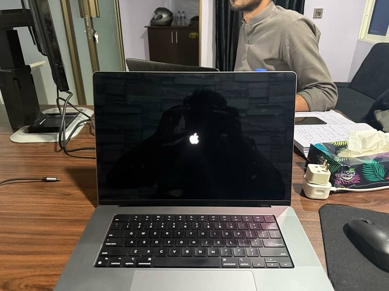 Macbook Pro , M1 pro chip 16 GB Ram 2 TB Hard drive 0