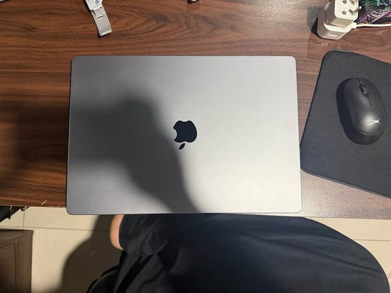 Macbook Pro , M1 pro chip 16 GB Ram 2 TB Hard drive 1