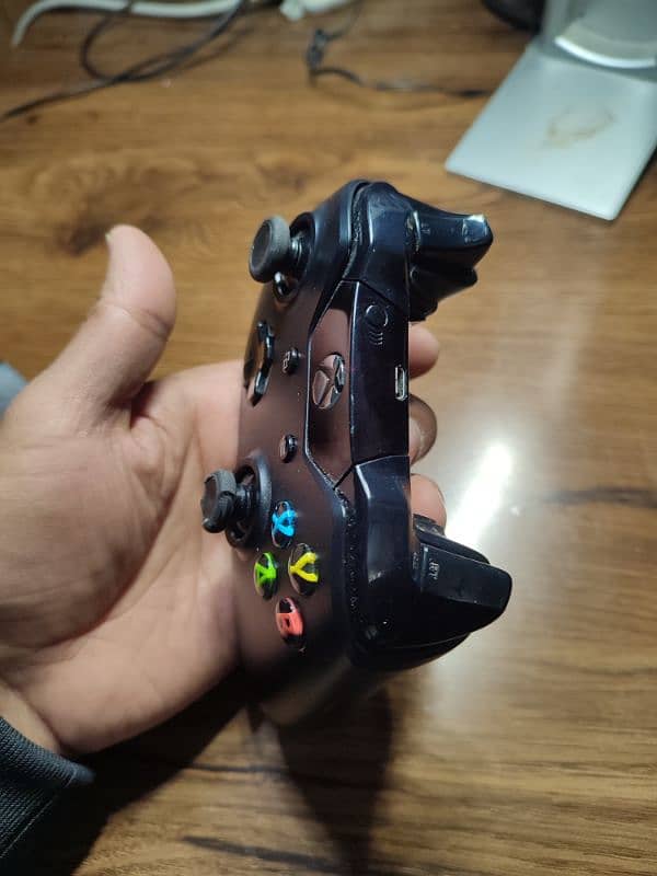 Genuine Xbox one controller 4