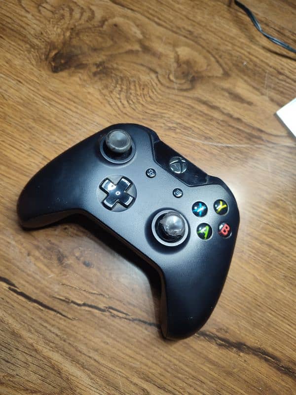 Genuine Xbox one controller 6