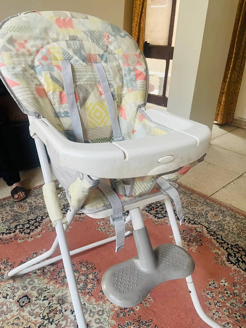 Zubaida's Graco Snack N' Stow High Chair - Splodge 3