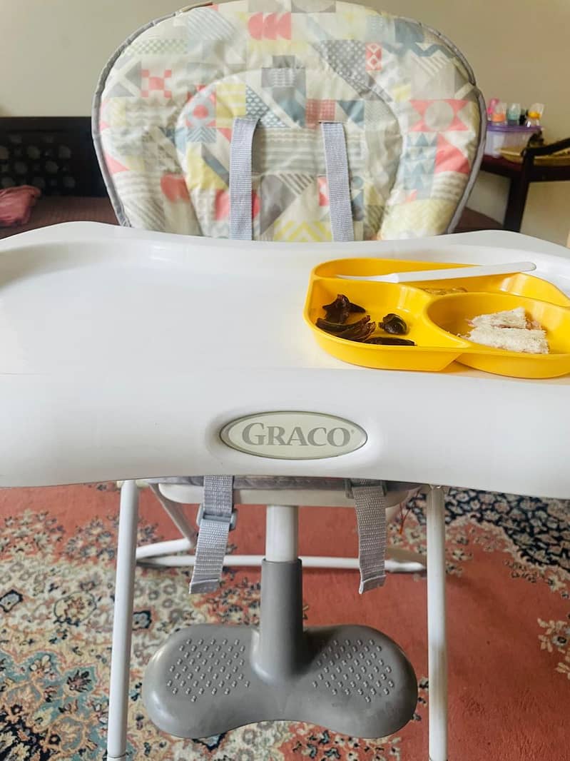 Zubaida's Graco Snack N' Stow High Chair - Splodge 4