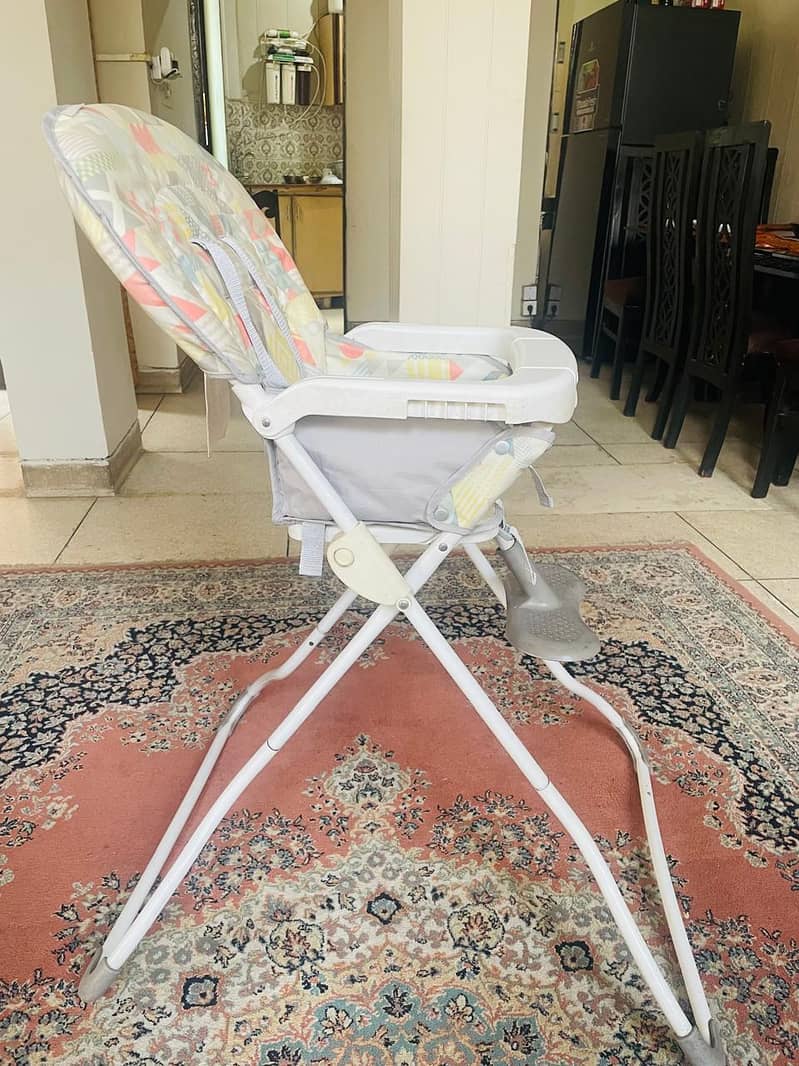 Zubaida's Graco Snack N' Stow High Chair - Splodge 5