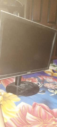 22 INCH LCD